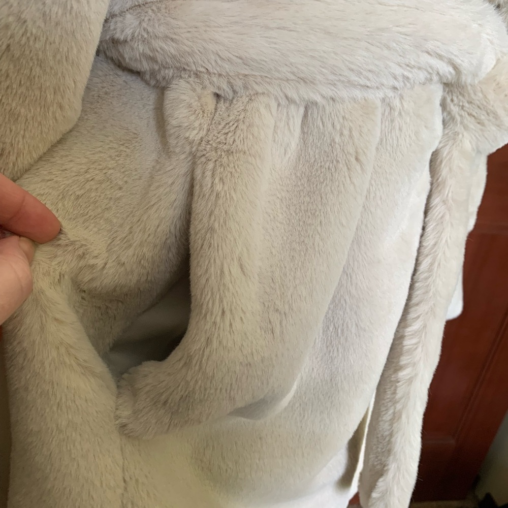 NWT - Vince Faux Fur Coat - L - Picture 6 of 12